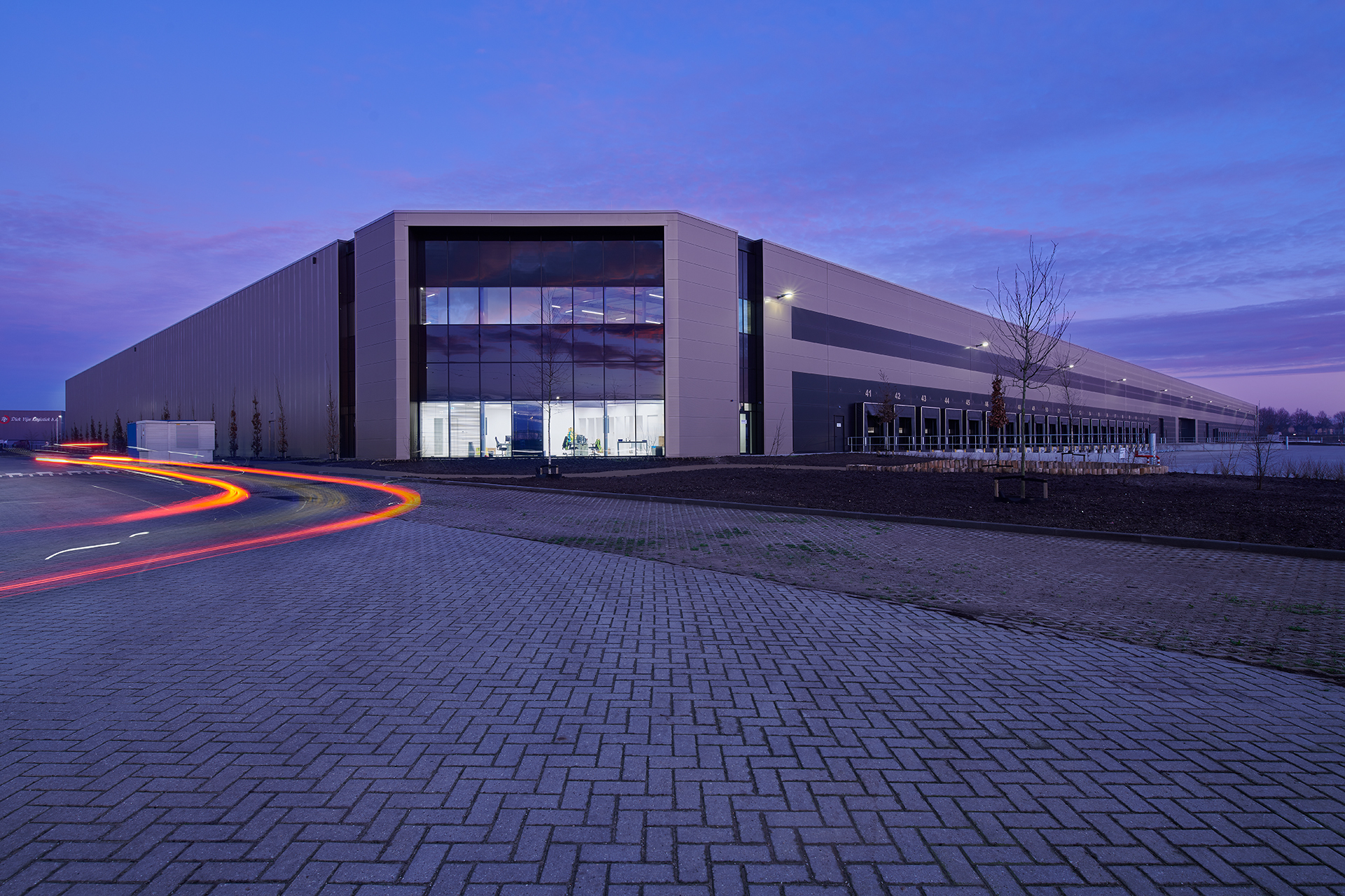 P3 Echt Logistics Hub: Overcoming Grid Congestion to Deliver 12 MWp of Solar Power and BREEAM ‘Outstanding’ Certification