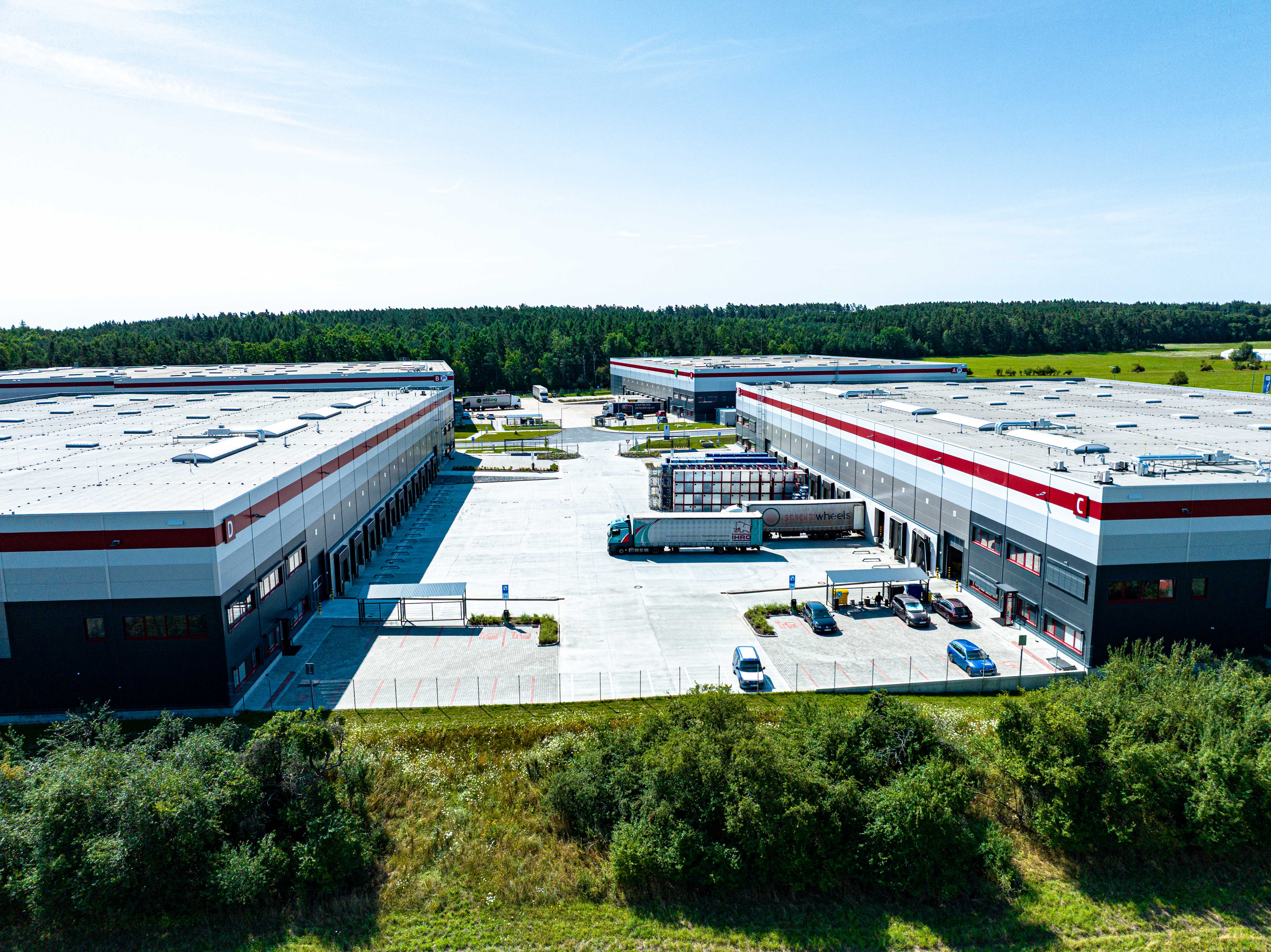 Top 3 nejdůležitější parametry pro průmyslové haly v Plzeňském kraji: dostupnost, udržitelnost a příjemné prostředí pro zaměstnance